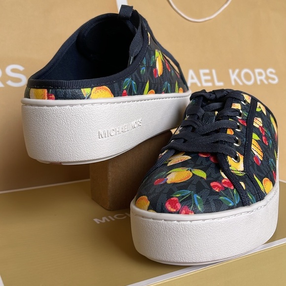 Michael Kors POPPY SLIDE SNEAKERS 
FRUIT PAINT MK SIG SM
49T4POFP1Q Platforms - Picture 11 of 16